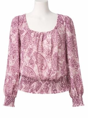 Melanie Lyne Few Tops New each 25$
3 tops for 60$